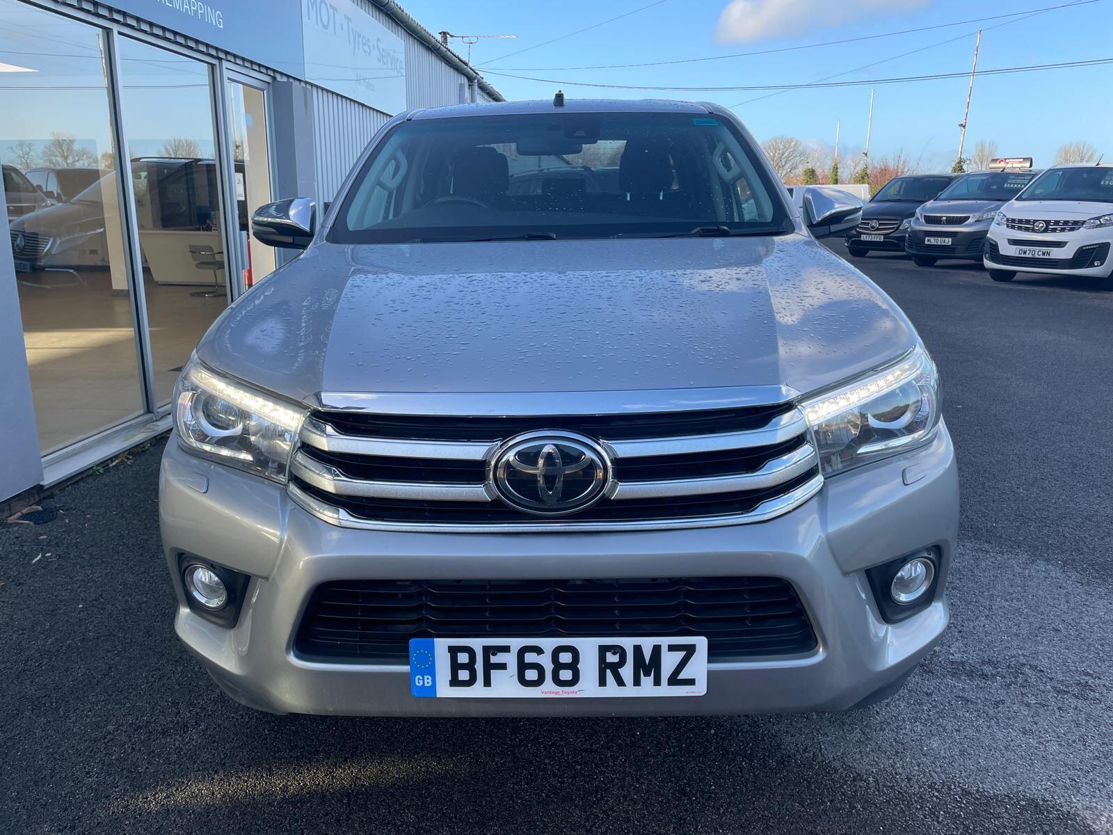 Toyota Hilux - image 2